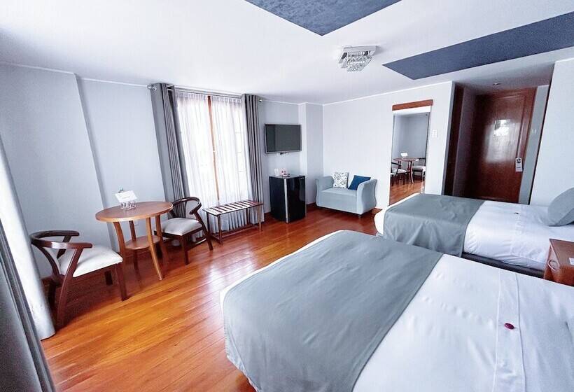 Habitación Estándar, Fundador