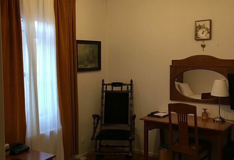 اتاق استاندارد یک نفره, L Lacko