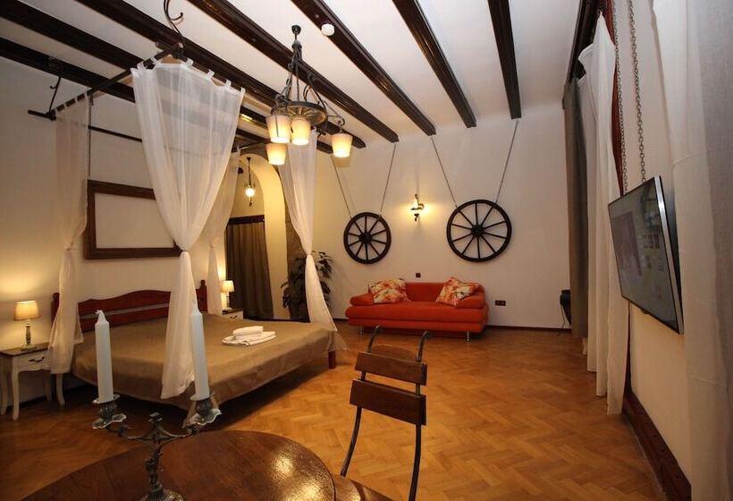 استودیوی استاندارد, Pension Noemi