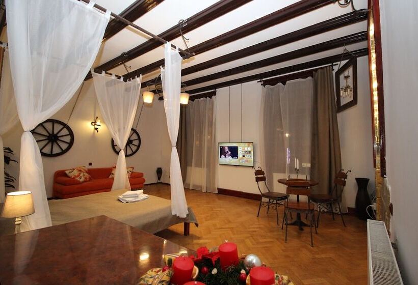 استودیوی استاندارد, Pension Noemi