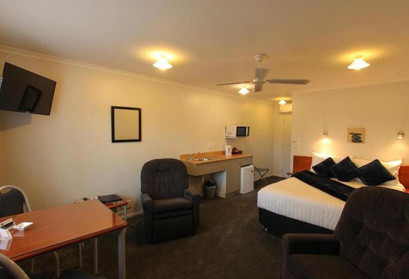 استودیوی استاندارد, Bk's Magnolia Motor Lodge