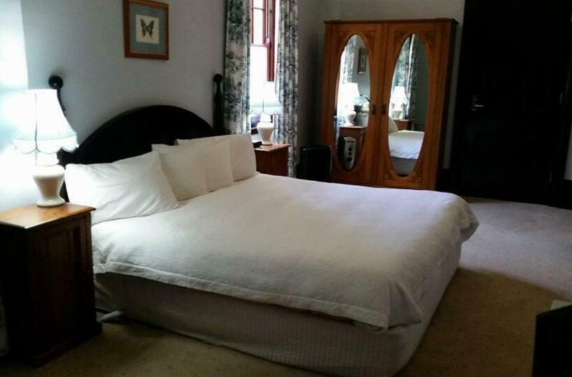 Suite, Petersons Armidale Winery & Guesthouse