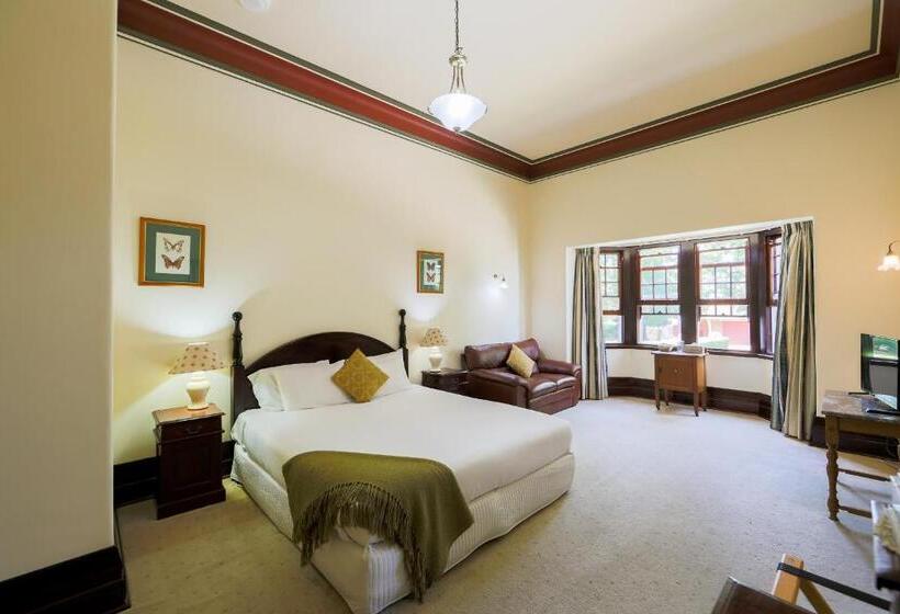 Deluxe Suite, Petersons Armidale Winery & Guesthouse