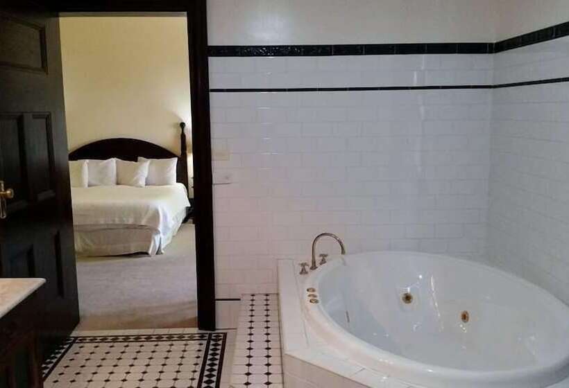 سوییت لوکس, Petersons Armidale Winery And Guesthouse
