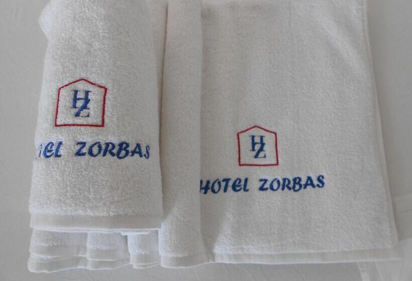 استودیوی استاندارد, Zorbas Hotel & Studios