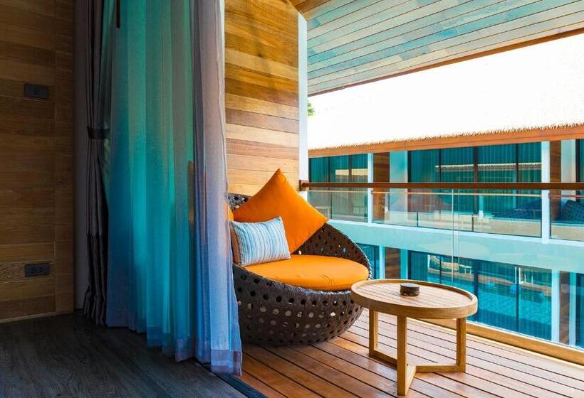 اتاق سوپریور با چشم‌انداز استخر, Akira Lipe Resort