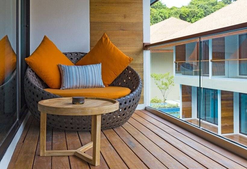 اتاق سوپریور با چشم‌انداز استخر, Akira Lipe Resort