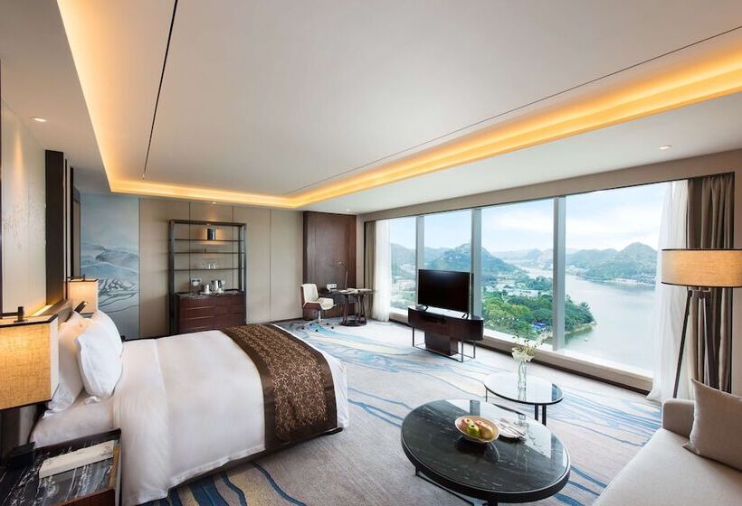 Premium Room Lake View, Doubletree By Hilton Hotel Anshun