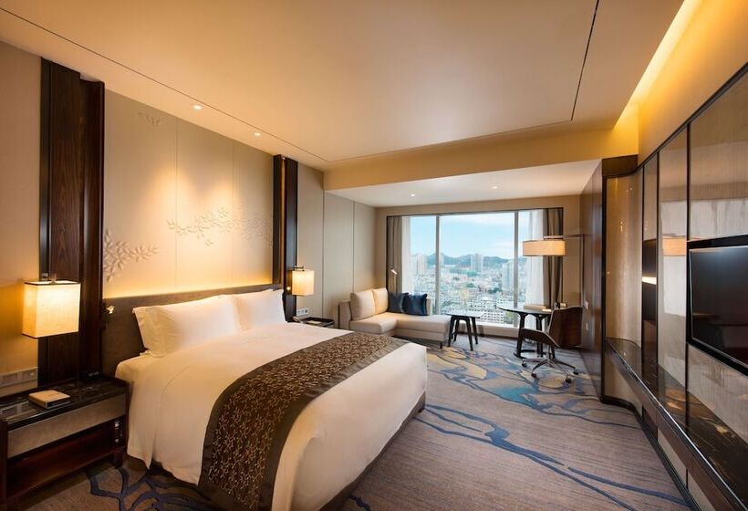 Standard Room King Bed Adapted for people with reduced mobility, Doubletree By Hilton Hotel Anshun