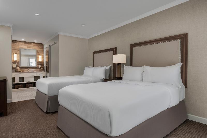 اتاق استاندارد با چشم‌انداز دریاچه, Doubletree By Hilton Hotel Anshun