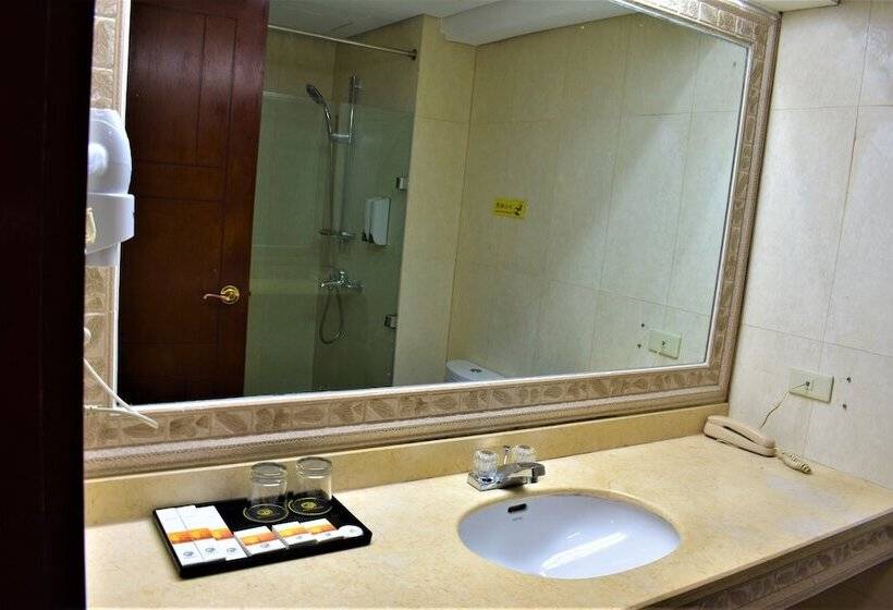 اتاق خانوادگی, Golden Phoenix Hotel Boracay