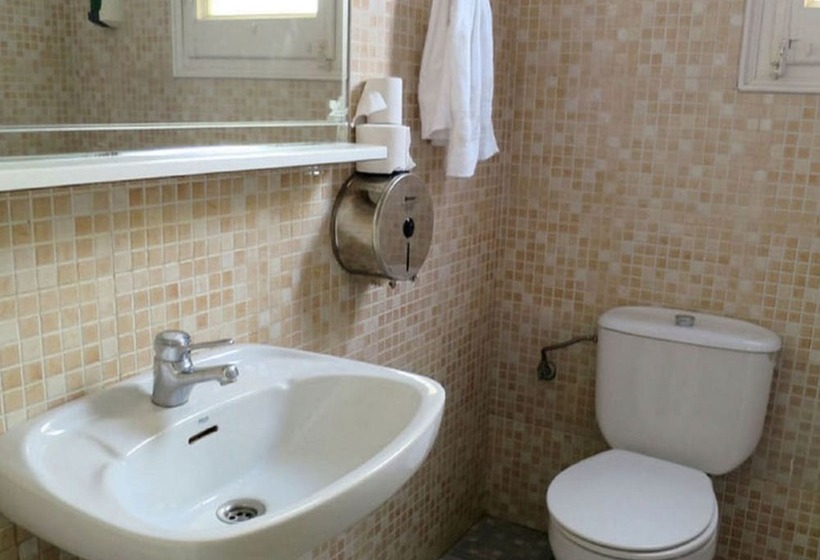 اتاق استاندارد سه نفره, Hostal Balmes Centro