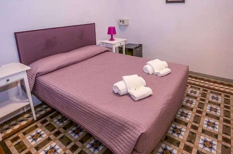 Quarto Estandar Banheiro Compartilhado, Hostal Balmes Centro