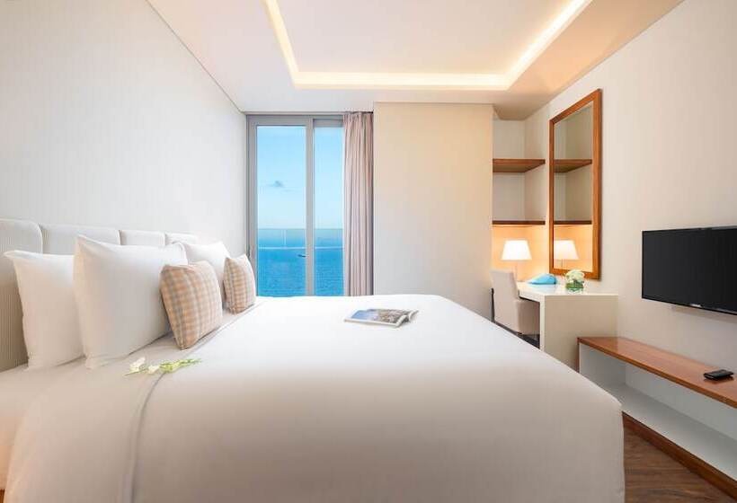 2 Bedrooms Suite Sea View, A La Carte Da Nang Beach