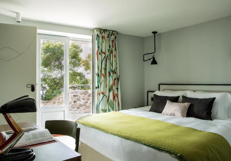 اتاق لوکس با بالکن و چشم‌انداز دریا, Castelbrac Hotel & Spa