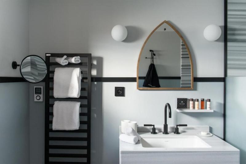 اتاق لوکس با بالکن و چشم‌انداز دریا, Castelbrac Hotel & Spa