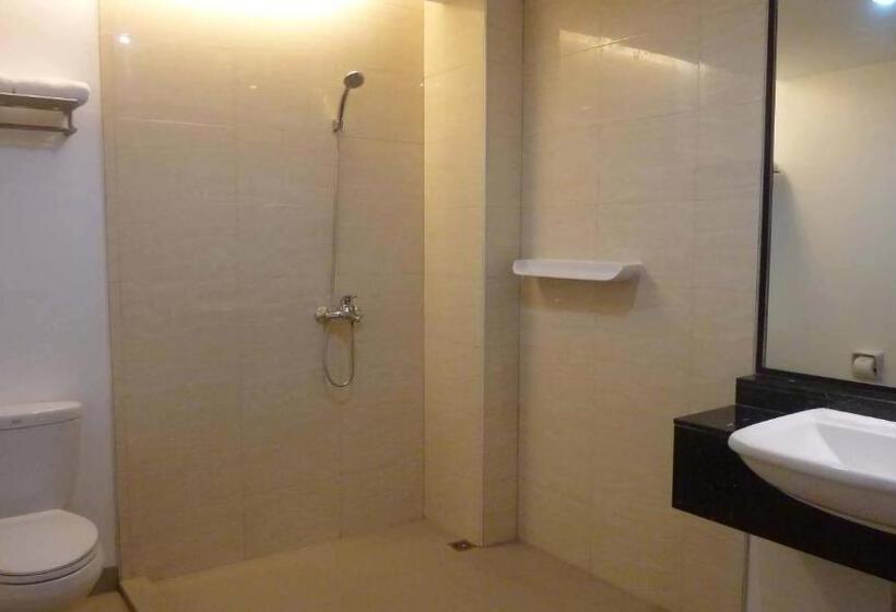 اتاق لوکس سه تخته, Circle Inn  Iloilo City Center