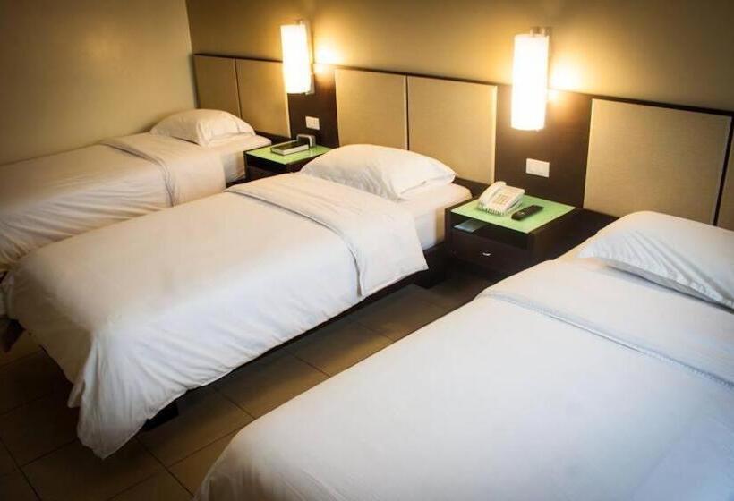 اتاق لوکس سه تخته, Circle Inn  Iloilo City Center