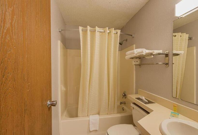 Standard Room Adapted for people with reduced mobility, Coratel Inn & Suites By Jasper Hastings