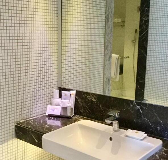 سوییت, Golden Tulip Vasundhara