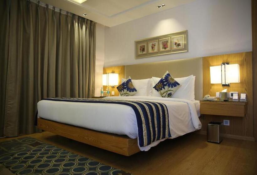 Suite, Golden Tulip Vasundhara  And Suites