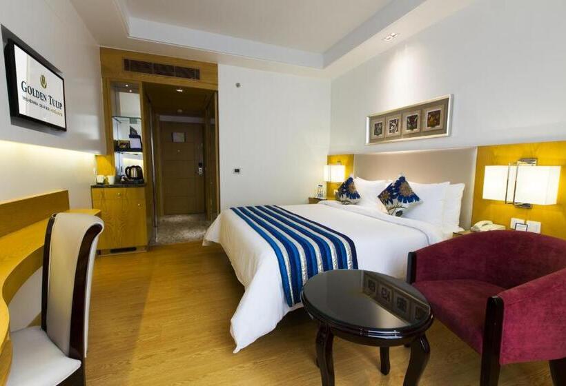 اتاق اجرایی با تخت بزرگ, Golden Tulip Vasundhara