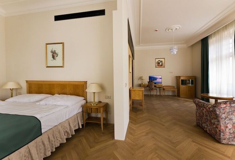 سوییت جونیور, Grandhotel Ambassador Národní Dům