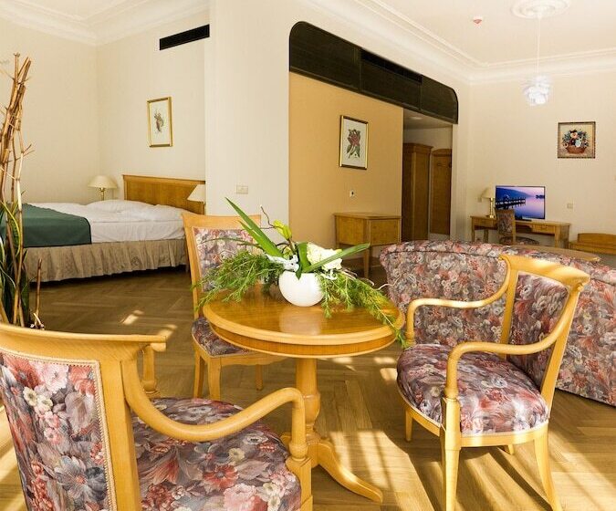 سوییت جونیور, Grandhotel Ambassador Národní Dům
