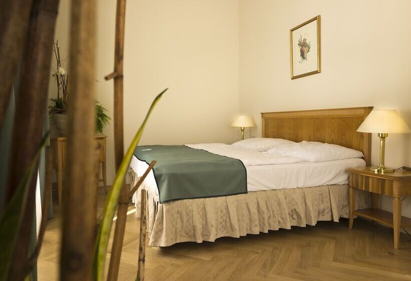 سوییت جونیور, Grandhotel Ambassador Národní Dům