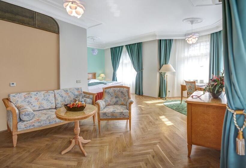 سوییت جونیور, Grandhotel Ambassador Národní Dům