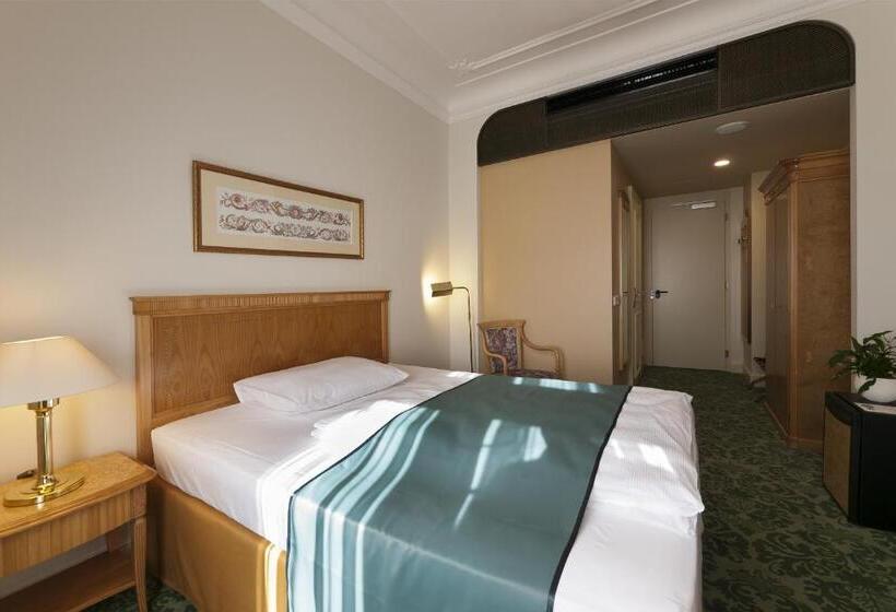 اتاق استاندارد یک نفره, Grandhotel Ambassador Národní Dům