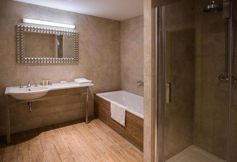 سوییت جونیور, Grandhotel Ambassador Národní Dům