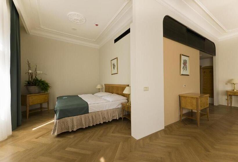سوییت جونیور, Grandhotel Ambassador Národní Dům