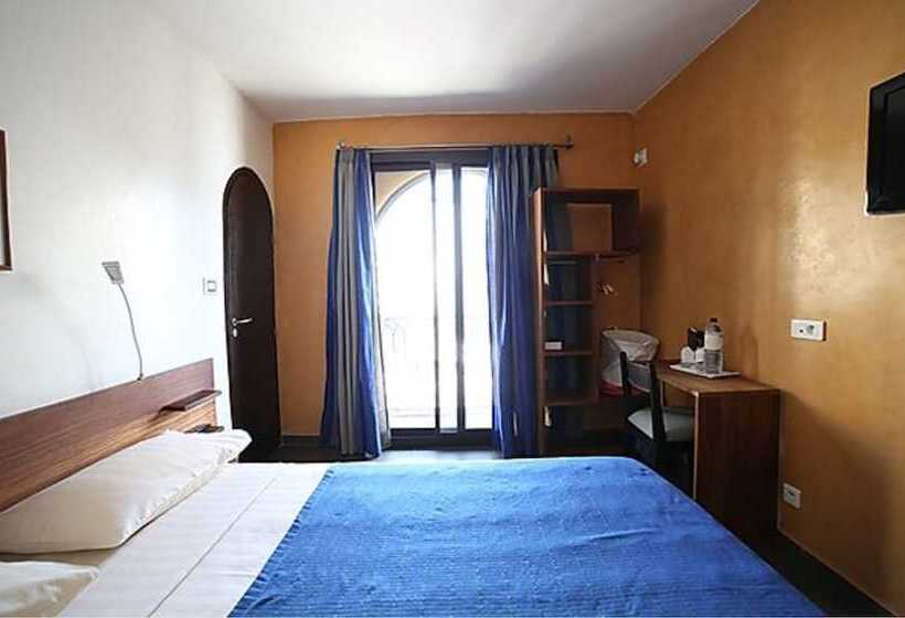 Deluxe Room, Le Djoloff