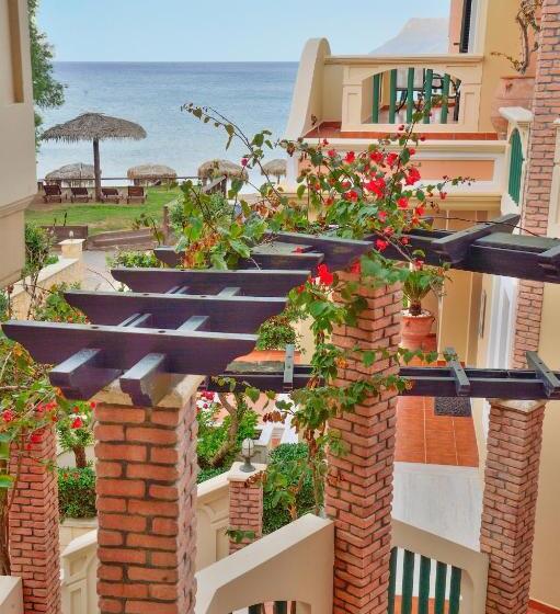استودیوی استاندارد با چشم‌انداز دریا, Maria Beach