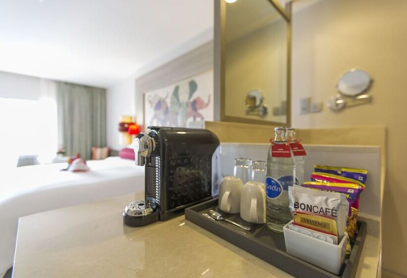 Premium Room Pool View, Ramada By Wyndham Phuket Deevana