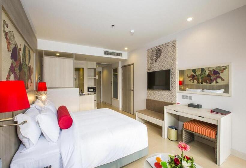 اتاق لوکس با بالکن, Ramada By Wyndham Phuket Deevana