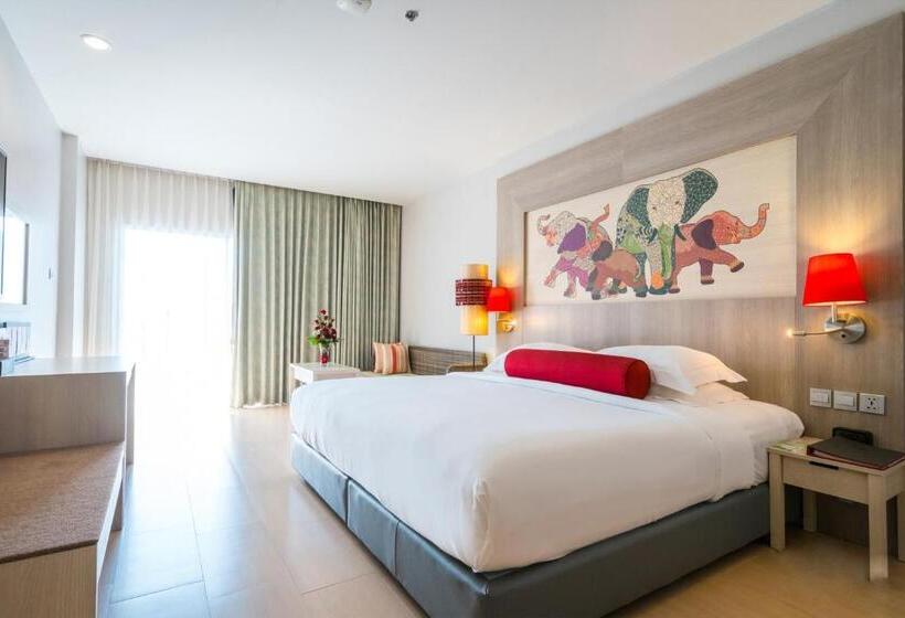 Premium Room Pool View, Ramada By Wyndham Phuket Deevana