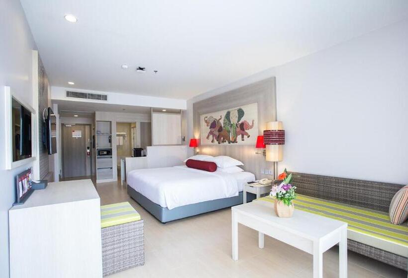 Premium Room Pool View, Ramada By Wyndham Phuket Deevana