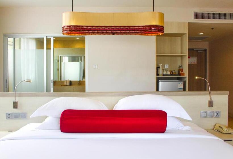 سوئیت جونیور با تراس, Ramada By Wyndham Phuket Deevana