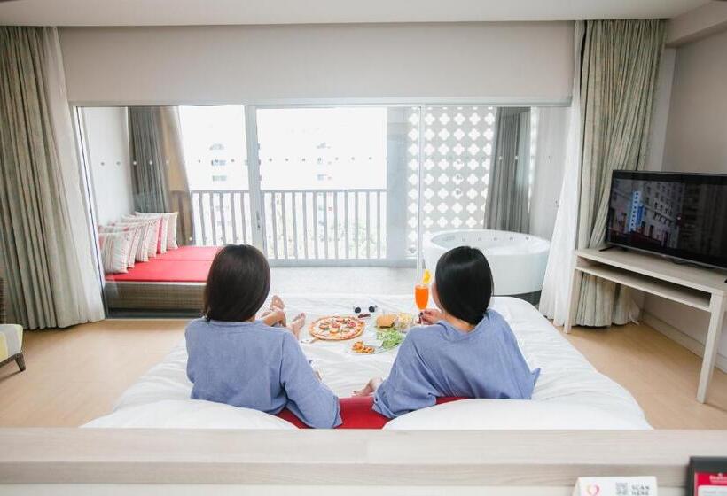 سوئیت جونیور با تراس, Ramada By Wyndham Phuket Deevana