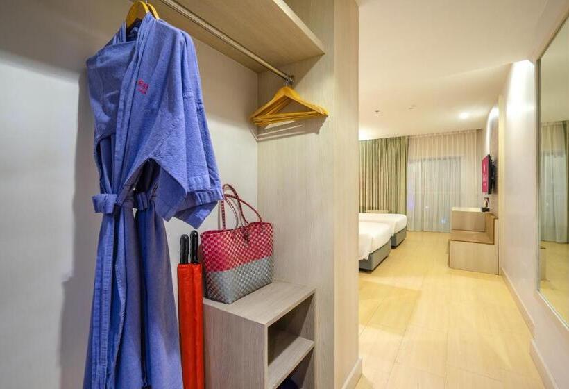 اتاق لوکس با بالکن, Ramada By Wyndham Phuket Deevana