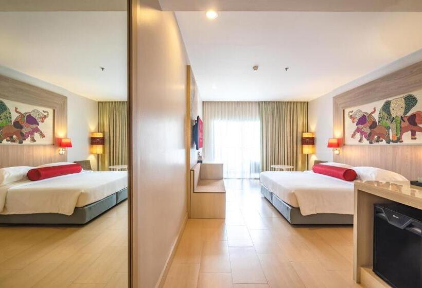 اتاق لوکس با بالکن, Ramada By Wyndham Phuket Deevana