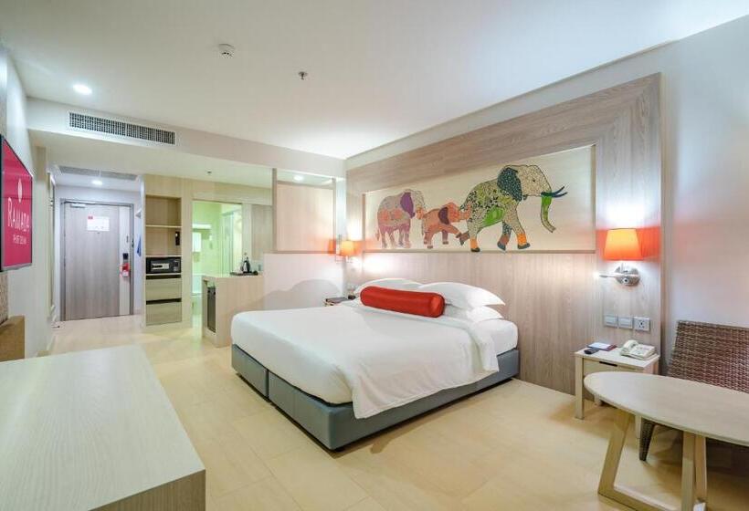 اتاق لوکس با بالکن, Ramada By Wyndham Phuket Deevana