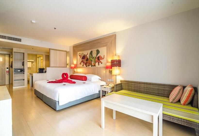 Premium Room Pool View, Ramada By Wyndham Phuket Deevana