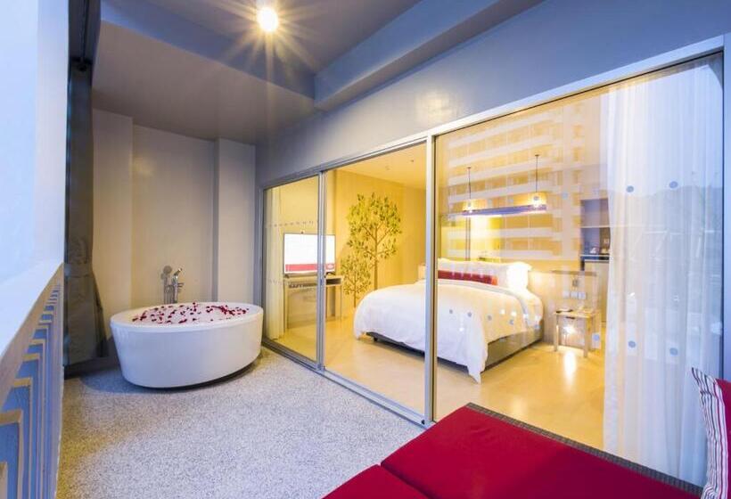 سوئیت جونیور با تراس, Ramada By Wyndham Phuket Deevana