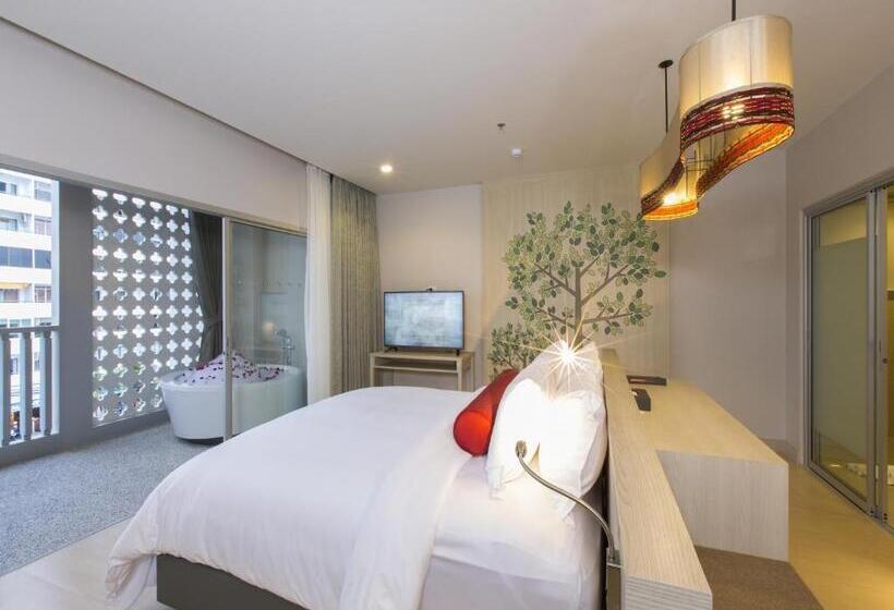 سوئیت جونیور با تراس, Ramada By Wyndham Phuket Deevana