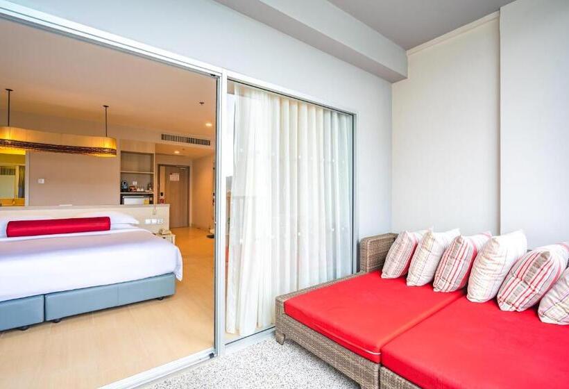 سوئیت جونیور با تراس, Ramada By Wyndham Phuket Deevana
