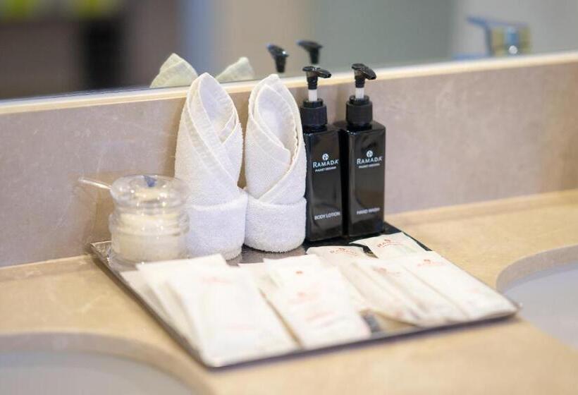 سوئیت جونیور با تراس, Ramada By Wyndham Phuket Deevana