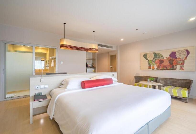 سوئیت جونیور با تراس, Ramada By Wyndham Phuket Deevana